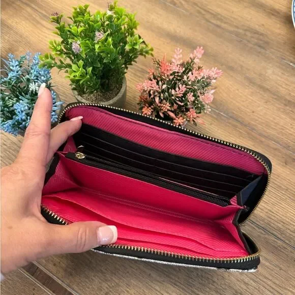 Tahari Metallic Silver and Black *Cheetah Print* Wristlet Wallet - Picture 4 of 7